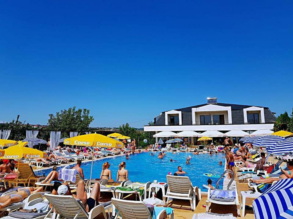 Complex Eos Hotel Valea Lupului  Buitenkant foto